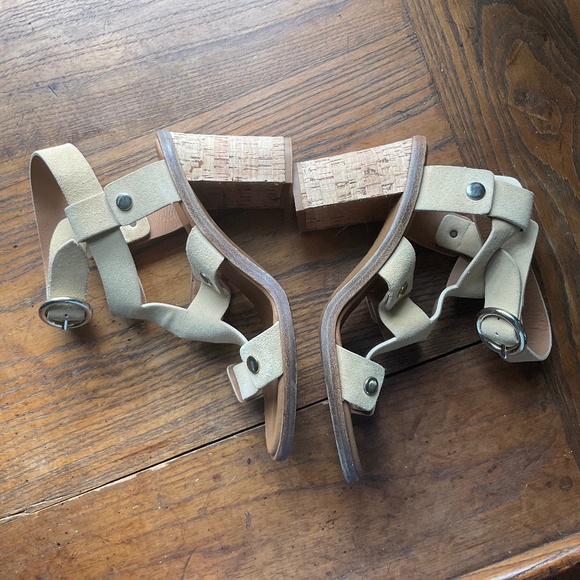 FRYE Nina Rivet Suede Leather heel size 7 with dust bag - Picture 3 of 10